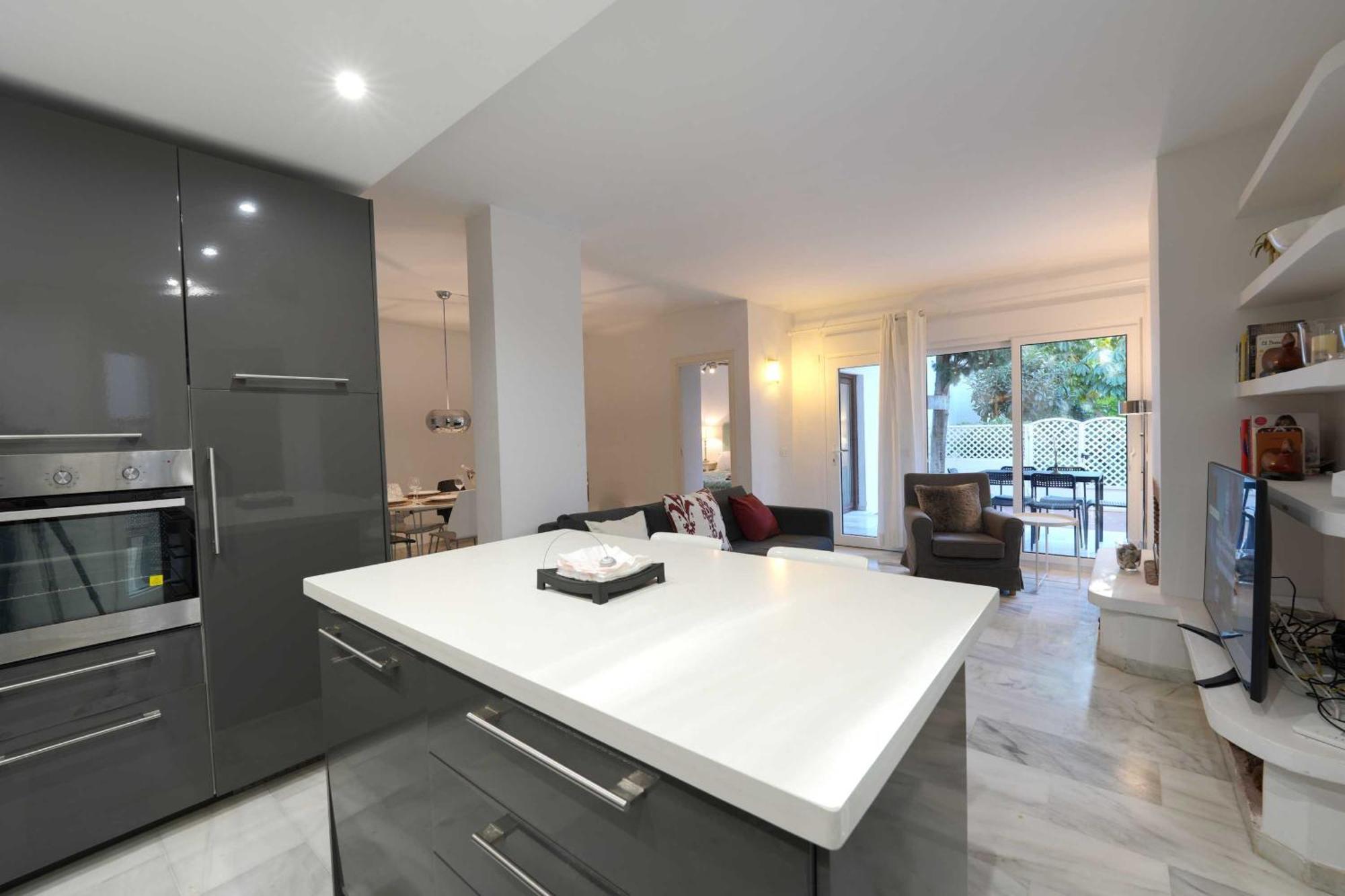 2039 Cozy Beachfront On Golden Marbella